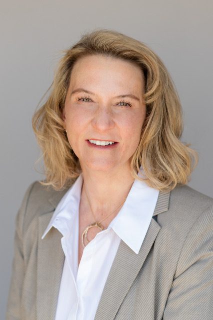 Image of Dr. Elizabeth VanLeeuwen